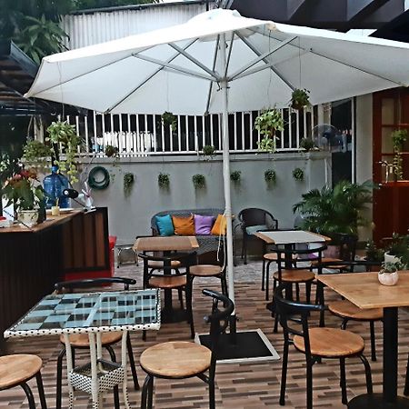 Lalune Hotel Phnom-Penh Buitenkant foto