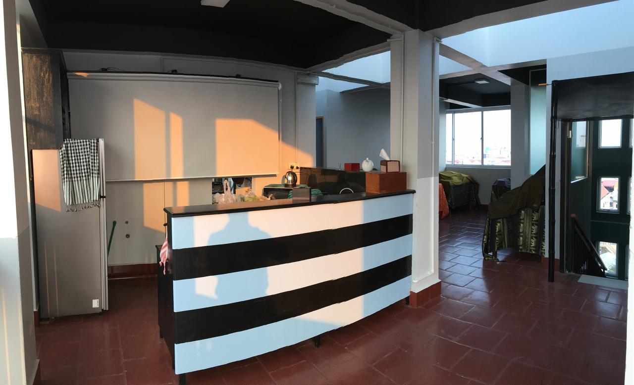 Lalune Hotel Phnom-Penh Buitenkant foto