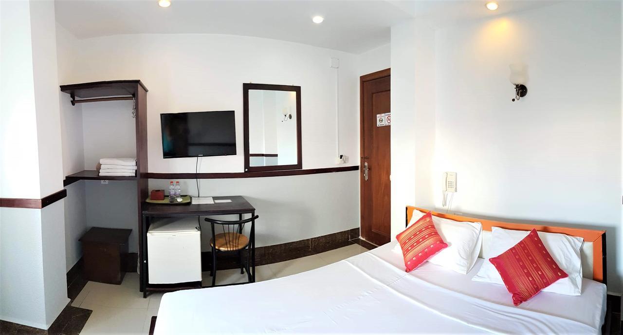Lalune Hotel Phnom-Penh Buitenkant foto