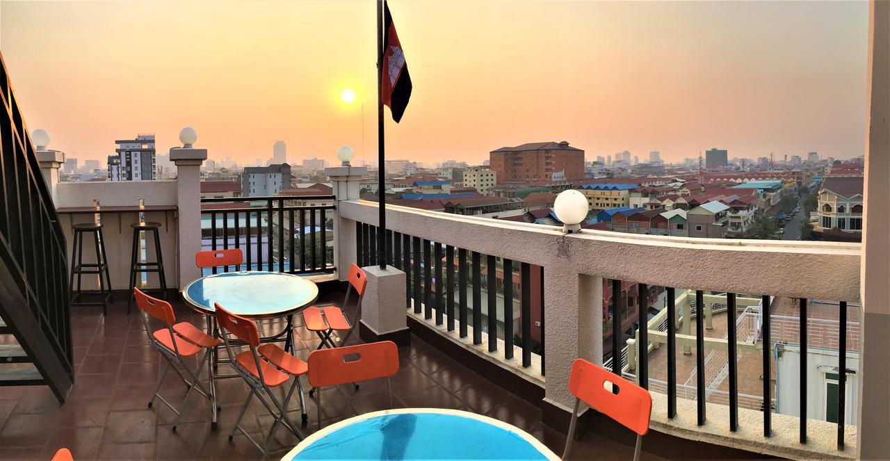 Lalune Hotel Phnom-Penh Buitenkant foto