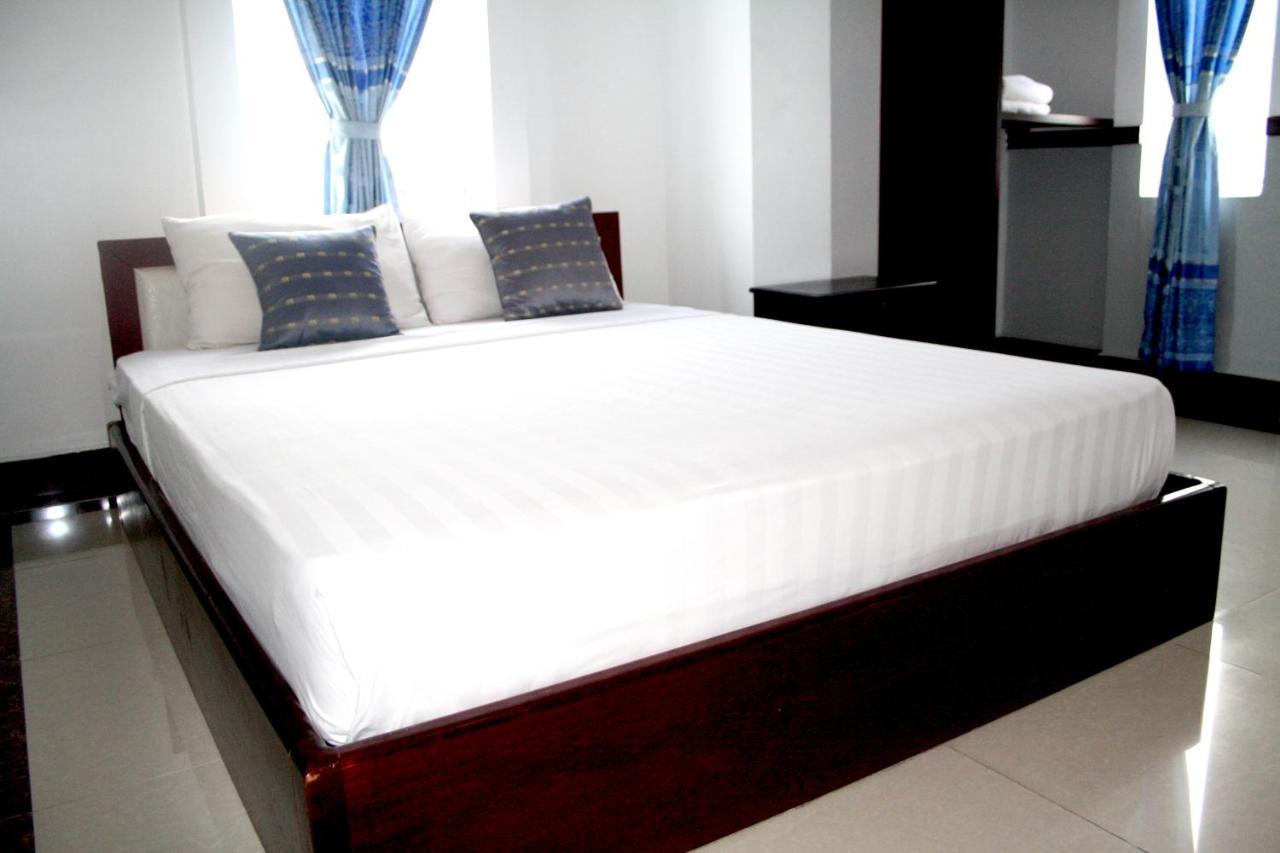 Lalune Hotel Phnom-Penh Buitenkant foto