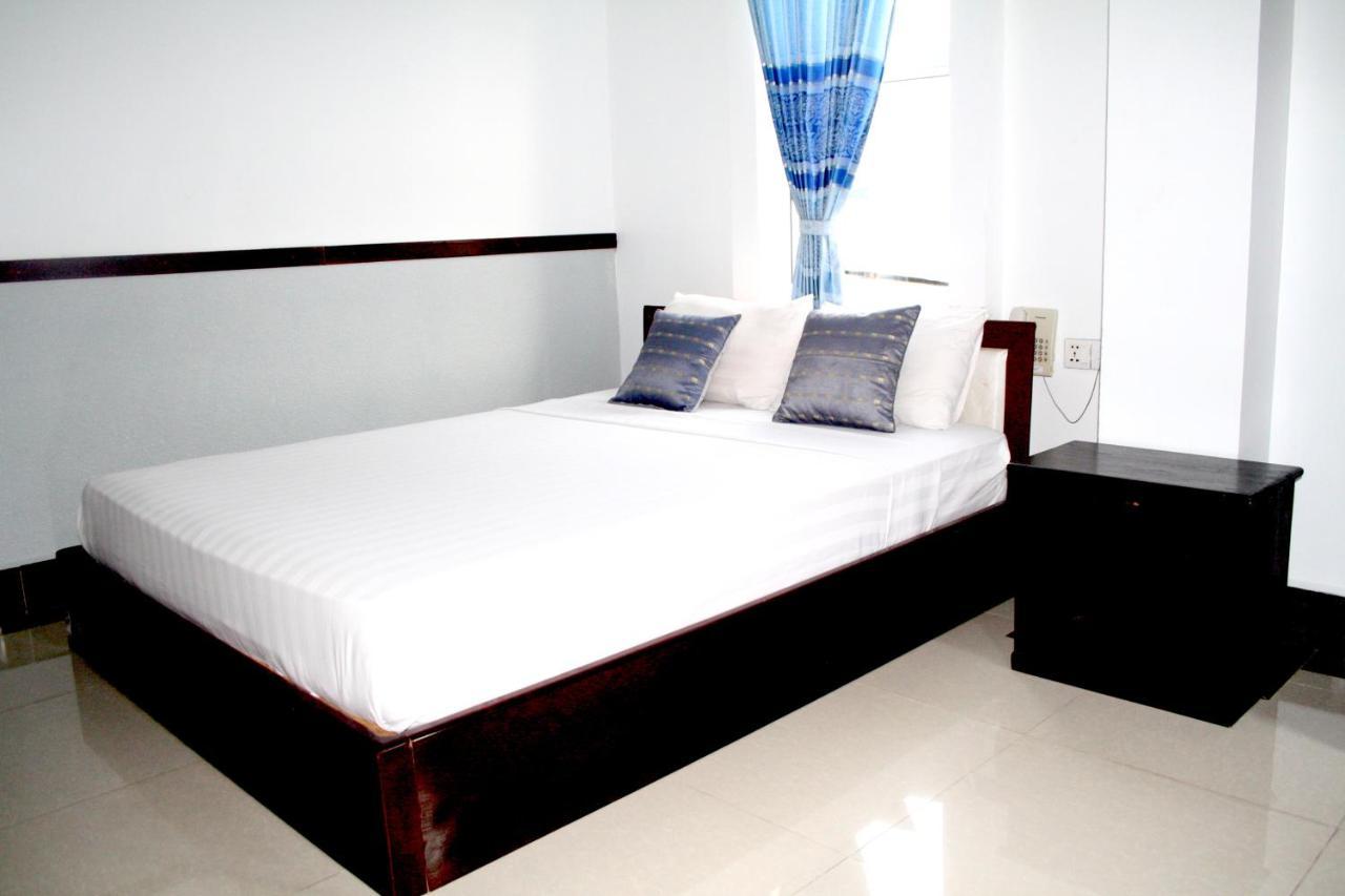 Lalune Hotel Phnom-Penh Buitenkant foto