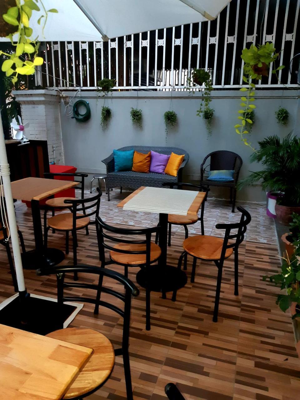 Lalune Hotel Phnom-Penh Buitenkant foto