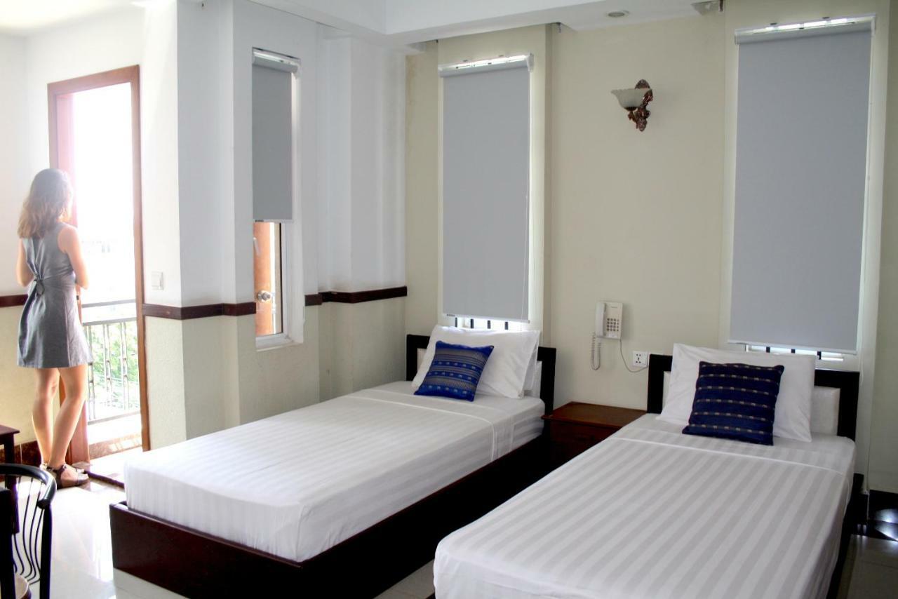 Lalune Hotel Phnom-Penh Buitenkant foto