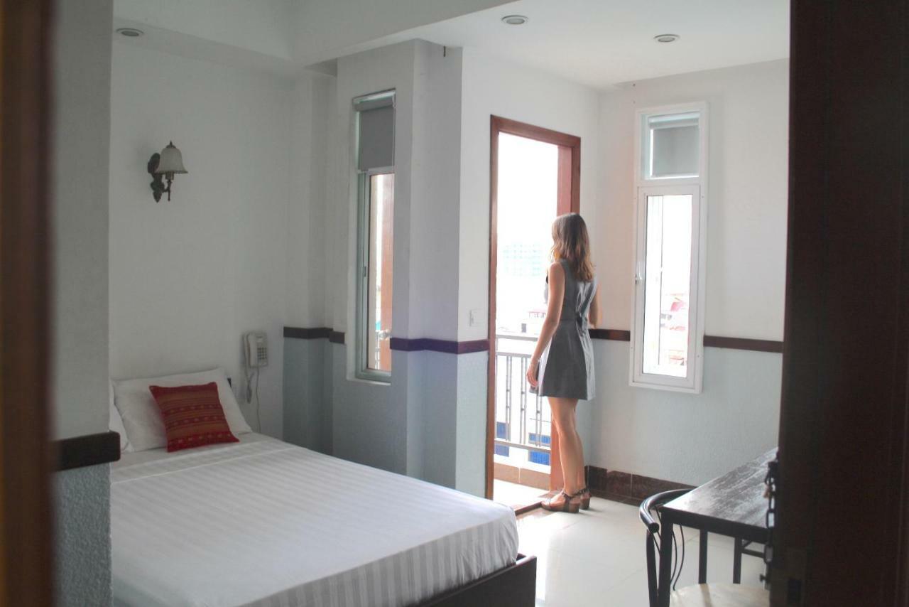Lalune Hotel Phnom-Penh Buitenkant foto